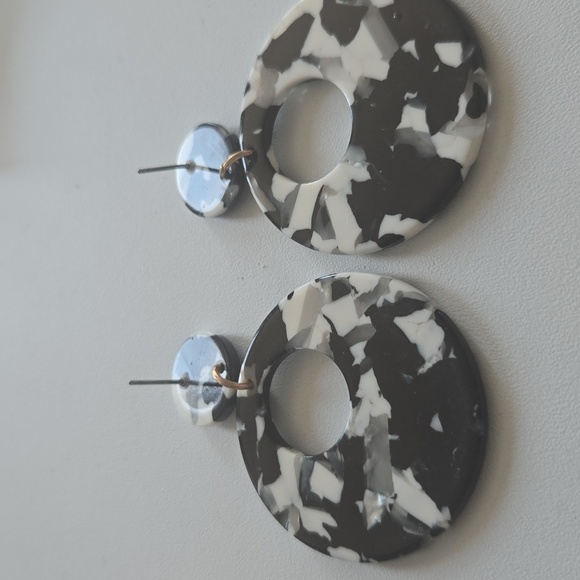 Earrings - Picture 3 of 4